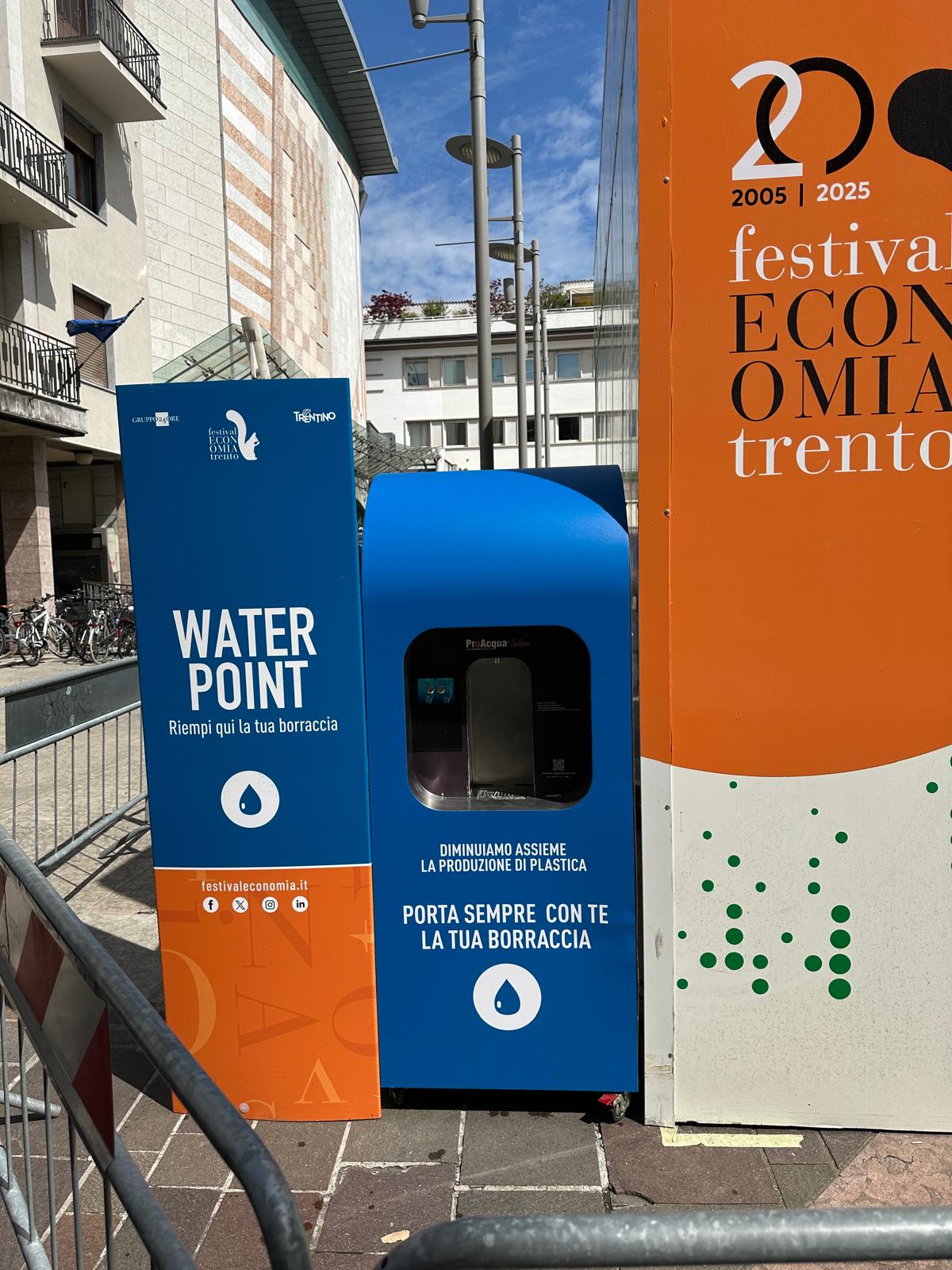 DISTRIBUTORE D'ACQUA DA ESTERNO